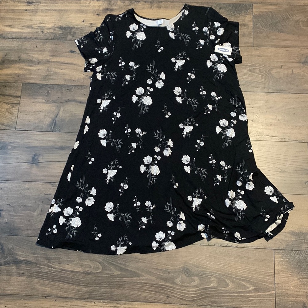 Brand: Old navy. Size: XXL. Color: Black, White.